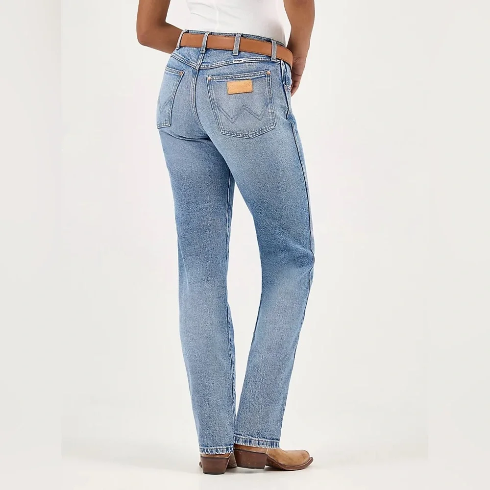 Women’s Wrangler Sunset Jeans 32x28 - Picture 3 of 10